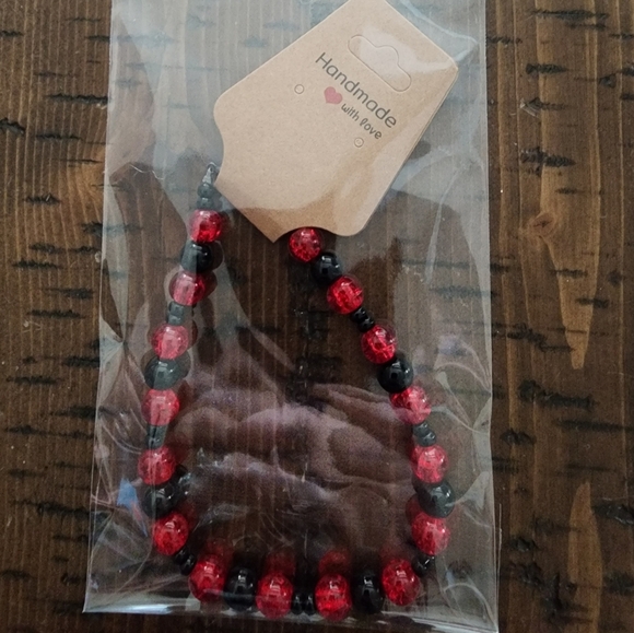 Red and Black Beaded Bracelet And Earring Set - Picture 7 of 11
